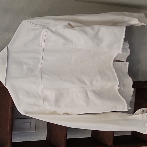 Blank NYC | Off White Denim Raw Edge Jacket - Picture 4 of 5